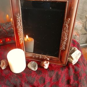 Black scrying mirror